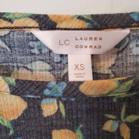 Lauren Conrad lemon print peasant shirt size XS, great condition - Picture 2 of 7